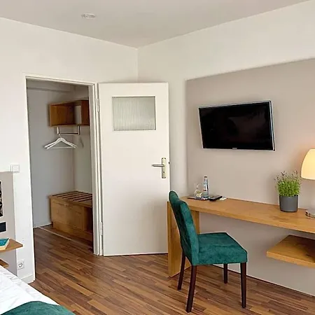 Stadthotel Hotel 3*